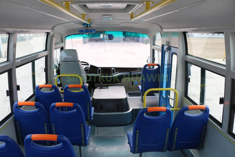 Sinotruk 6 mètres de transport de passagers par autobus de luxe Van