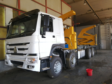 Camion grue latérale SINOTRUK HOWO 8x4 pour le transport de conteneurs de 20 pieds