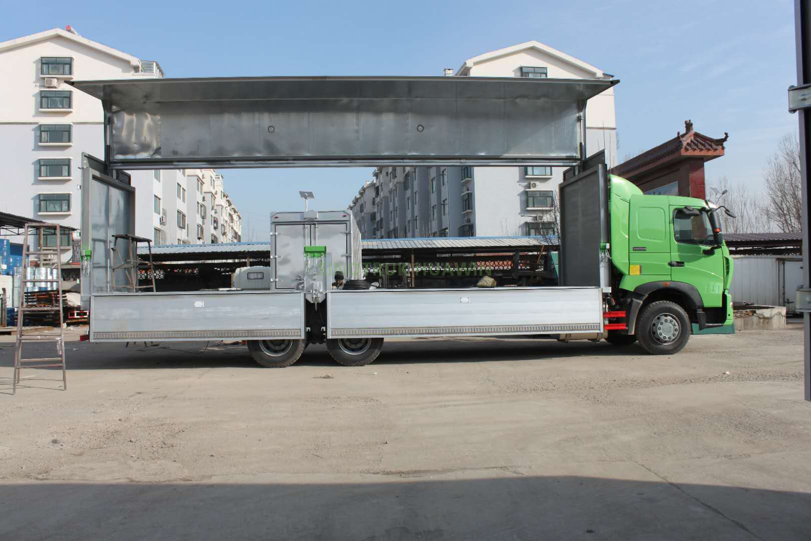 SINOTRUK HOWO A7 6X4 Van Camion Aile