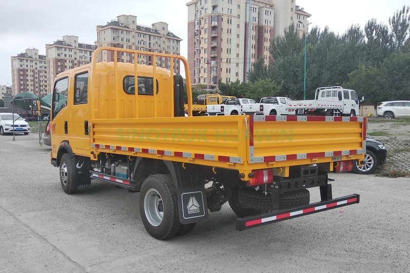 SINOTRUK HOWO Double Cabine 4 × 2 Cargo Truck