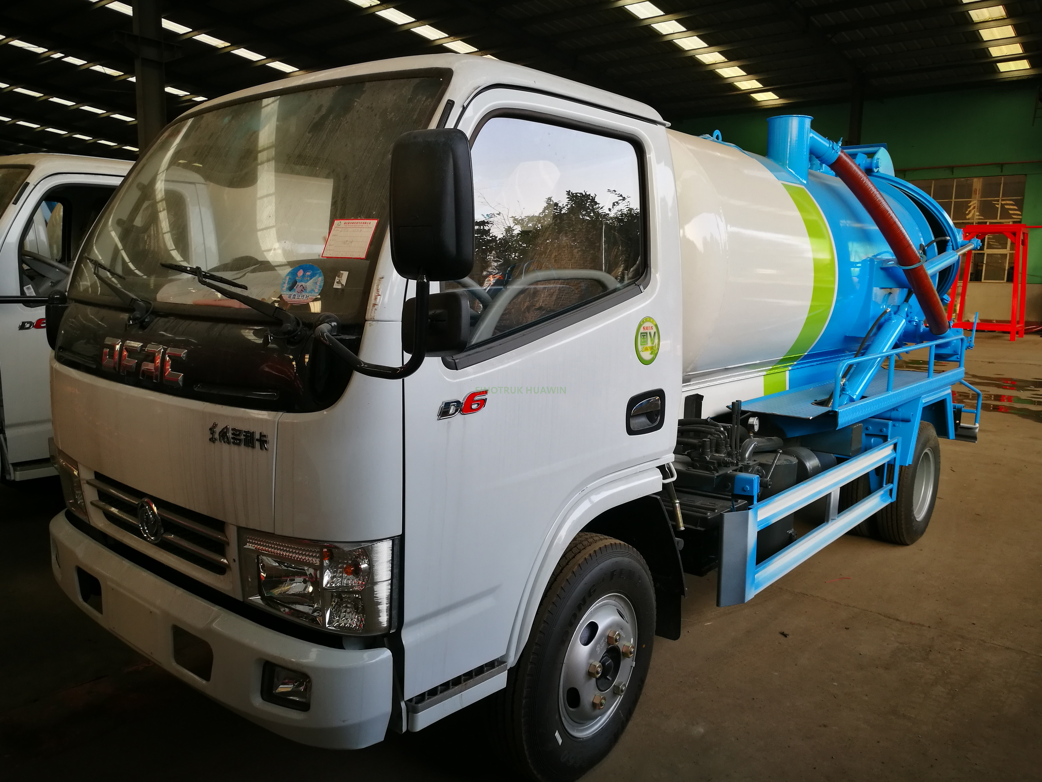 SINOTRUK HOWO Camion léger 4X2 Camion d'aspiration des eaux usées à vendre