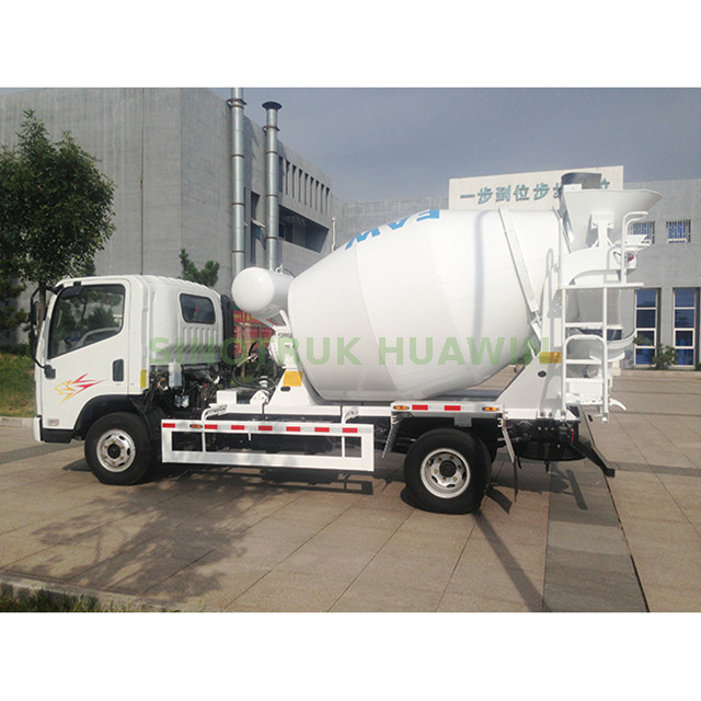 Camion malaxeur à béton SINOTRUK CDW 4X2-3CBM